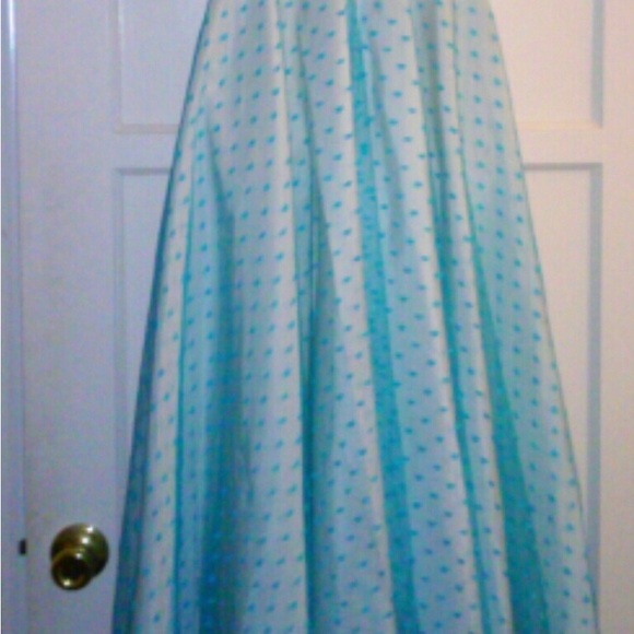 Vintage Blue strapless gown with fully lined fabric and flowing hem - Picture 6 of 8